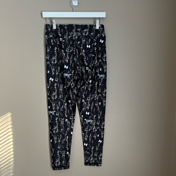 Victoria’s Secret Victoria Sport Jungle Cat Floral Black Leggings - Size M - EUC - Picture 2 of 7